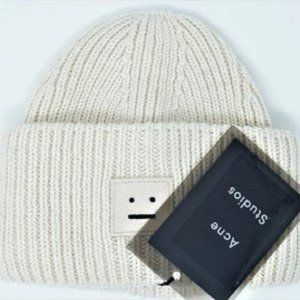 ACNE STUDIOS brand new with tags white beanie PANSY N FACE